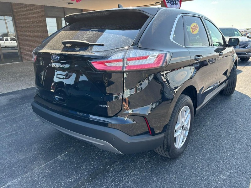 Ford Edge Vehicle Full-screen Gallery Image 03