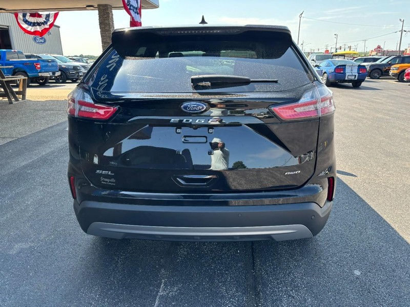 Ford Edge Vehicle Full-screen Gallery Image 04