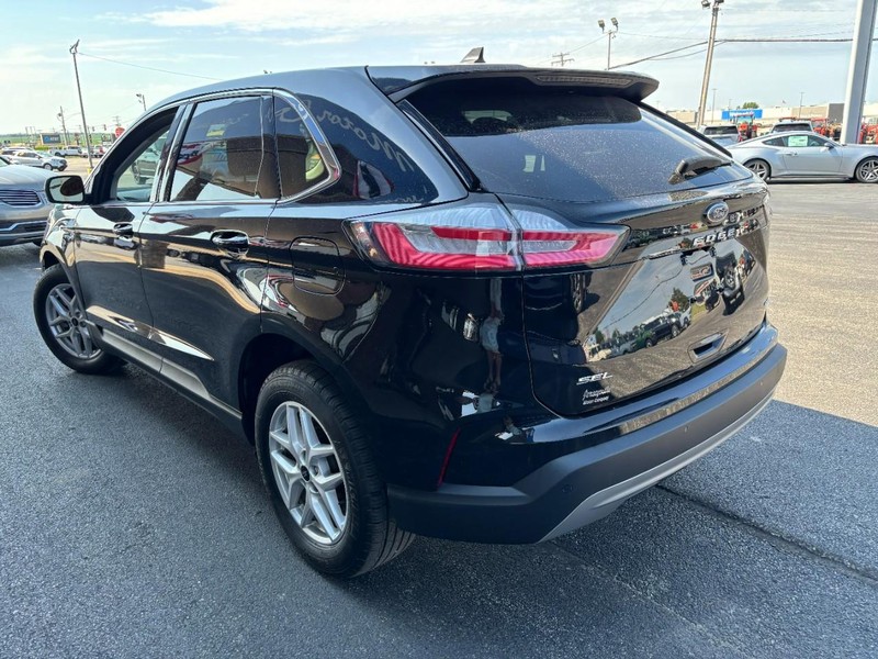 Ford Edge Vehicle Full-screen Gallery Image 05