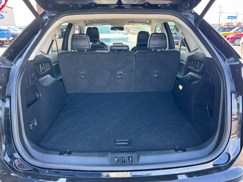 Ford Edge Vehicle Full-screen Gallery Image 06