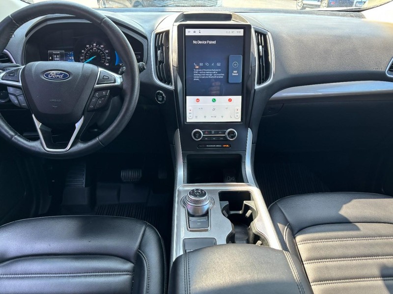 Ford Edge Vehicle Full-screen Gallery Image 10