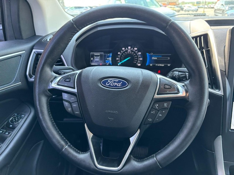 Ford Edge Vehicle Full-screen Gallery Image 11