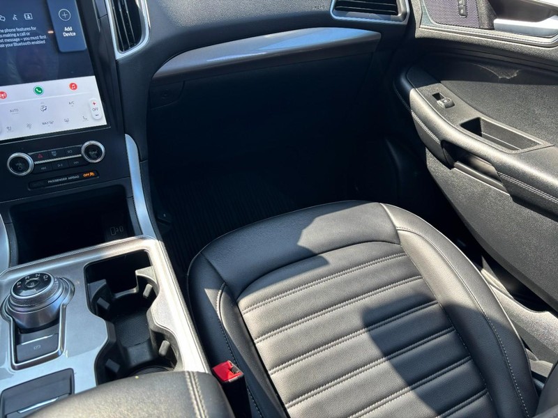 Ford Edge Vehicle Full-screen Gallery Image 13