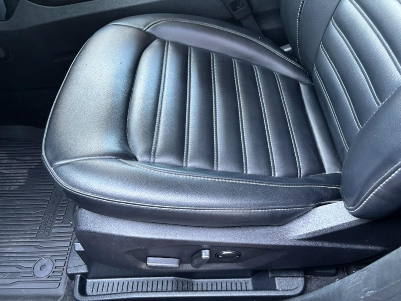 Ford Edge Vehicle Full-screen Gallery Image 15