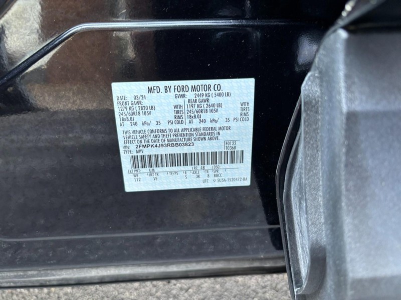 Ford Edge Vehicle Full-screen Gallery Image 16