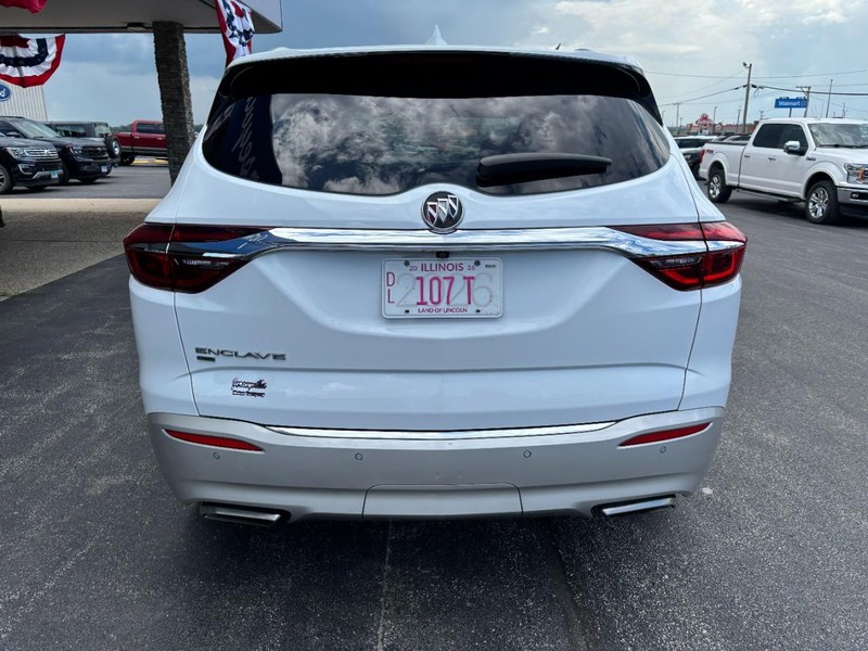 Buick Enclave Vehicle Full-screen Gallery Image 04