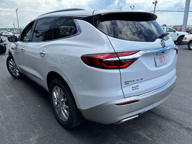Buick Enclave Vehicle Full-screen Gallery Image 05