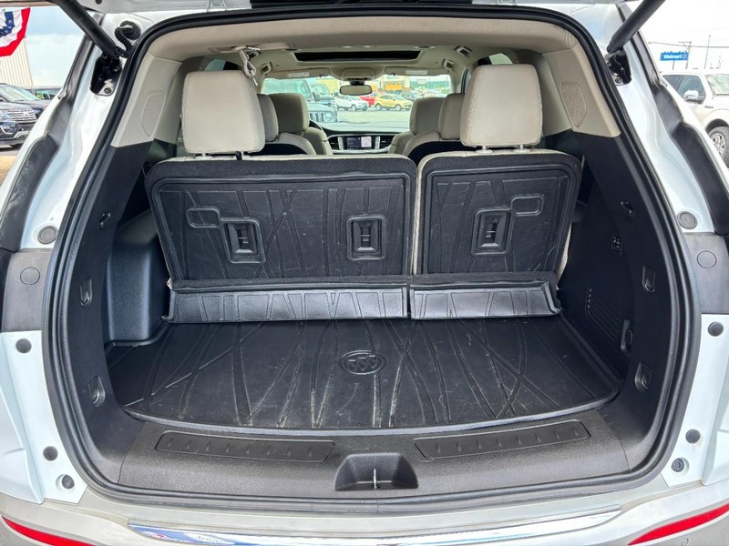 Buick Enclave Vehicle Full-screen Gallery Image 06