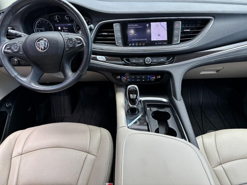 Buick Enclave Vehicle Full-screen Gallery Image 10