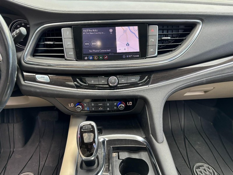 Buick Enclave Vehicle Full-screen Gallery Image 12