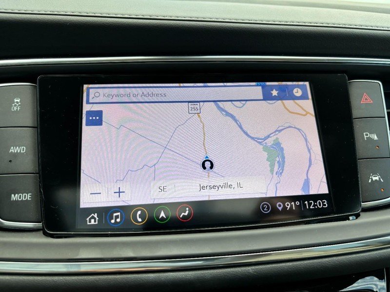 Buick Enclave Vehicle Full-screen Gallery Image 18