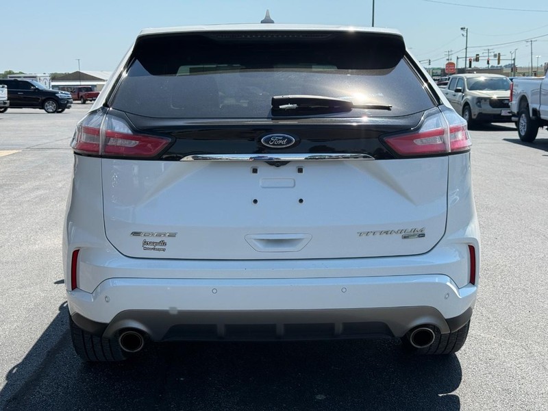 Ford Edge Vehicle Full-screen Gallery Image 04