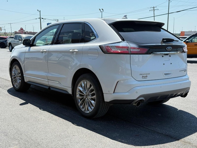 Ford Edge Vehicle Full-screen Gallery Image 05