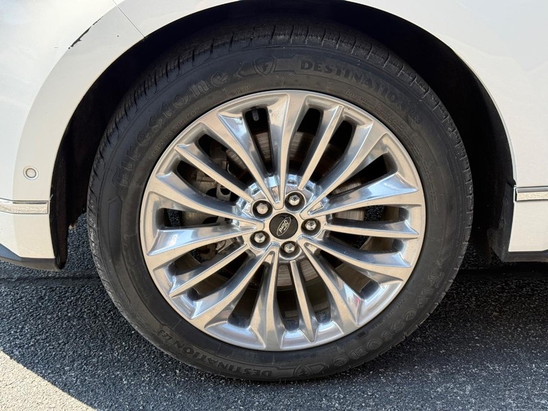 Ford Edge Vehicle Full-screen Gallery Image 06