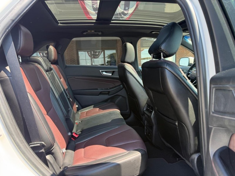 Ford Edge Vehicle Full-screen Gallery Image 09