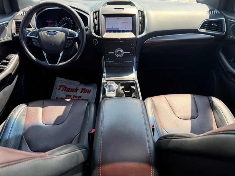 Ford Edge Vehicle Full-screen Gallery Image 12