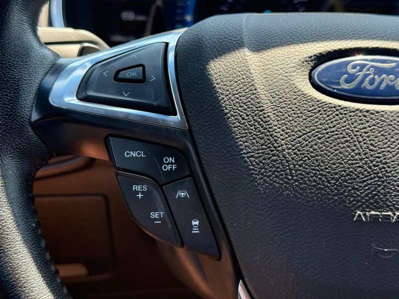 Ford Edge Vehicle Full-screen Gallery Image 14