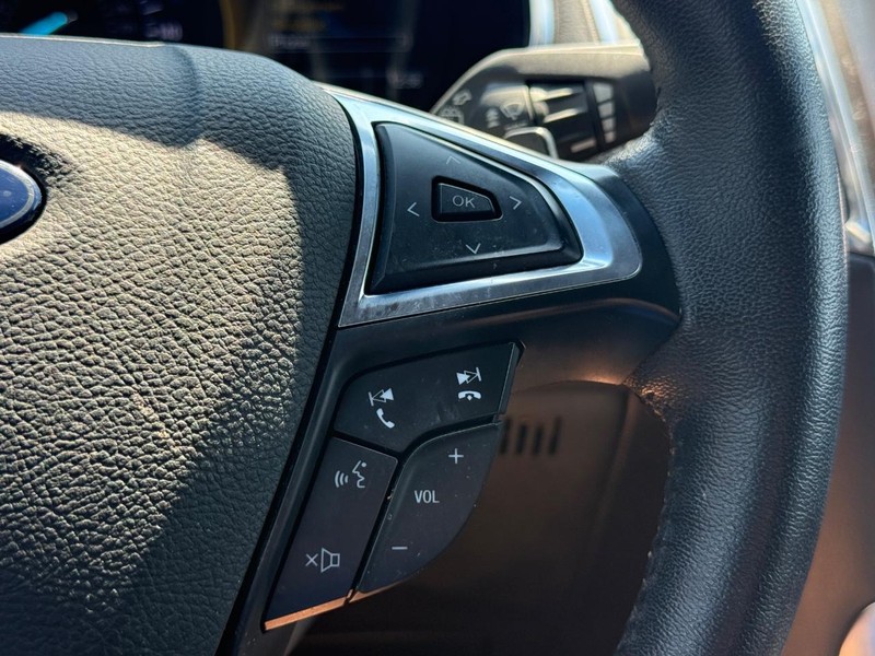 Ford Edge Vehicle Full-screen Gallery Image 15