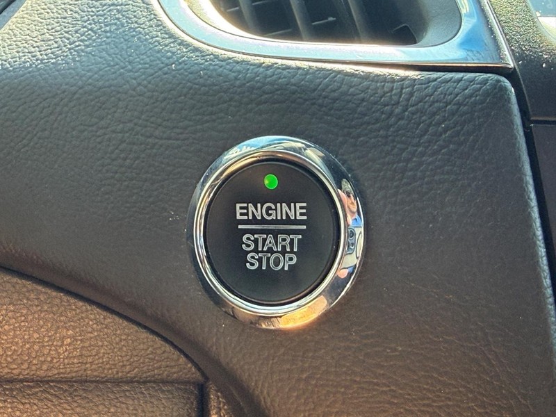 Ford Edge Vehicle Full-screen Gallery Image 16