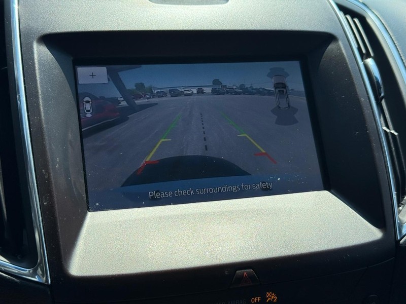 Ford Edge Vehicle Full-screen Gallery Image 18