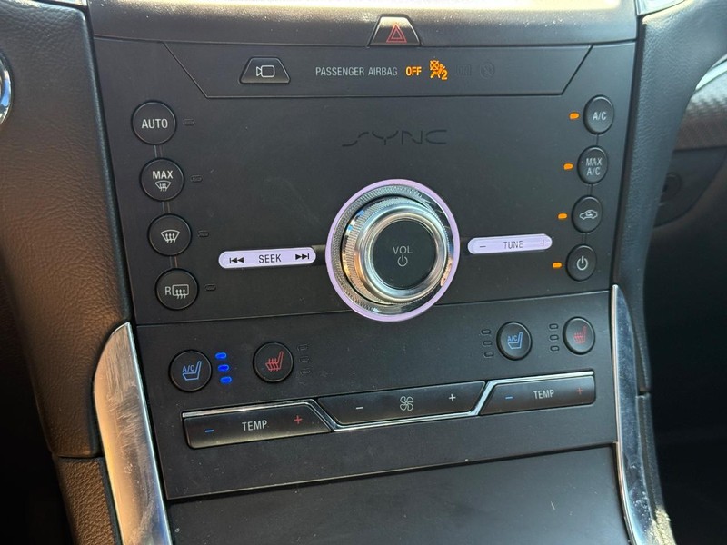 Ford Edge Vehicle Full-screen Gallery Image 19