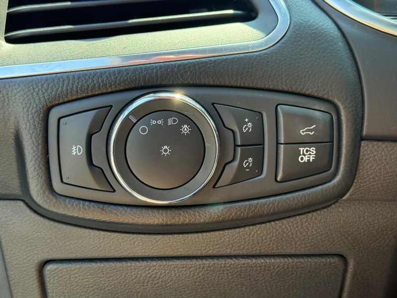 Ford Edge Vehicle Full-screen Gallery Image 23