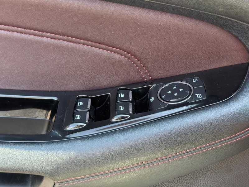 Ford Edge Vehicle Full-screen Gallery Image 25