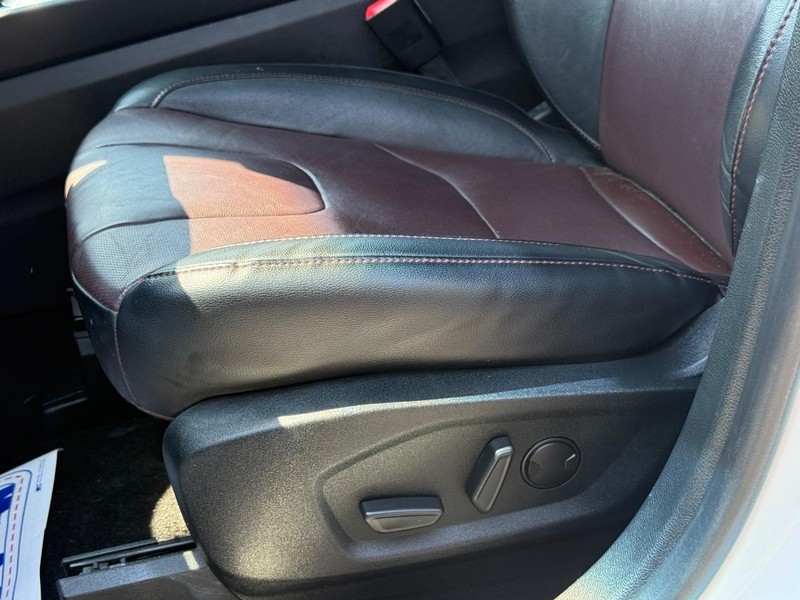 Ford Edge Vehicle Full-screen Gallery Image 26