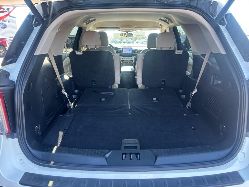 Ford Explorer Vehicle Full-screen Gallery Image 06