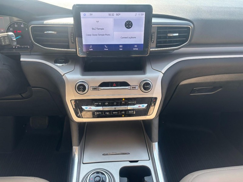 Ford Explorer Vehicle Full-screen Gallery Image 12