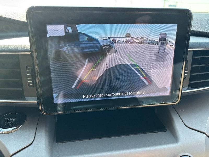 Ford Explorer Vehicle Full-screen Gallery Image 18