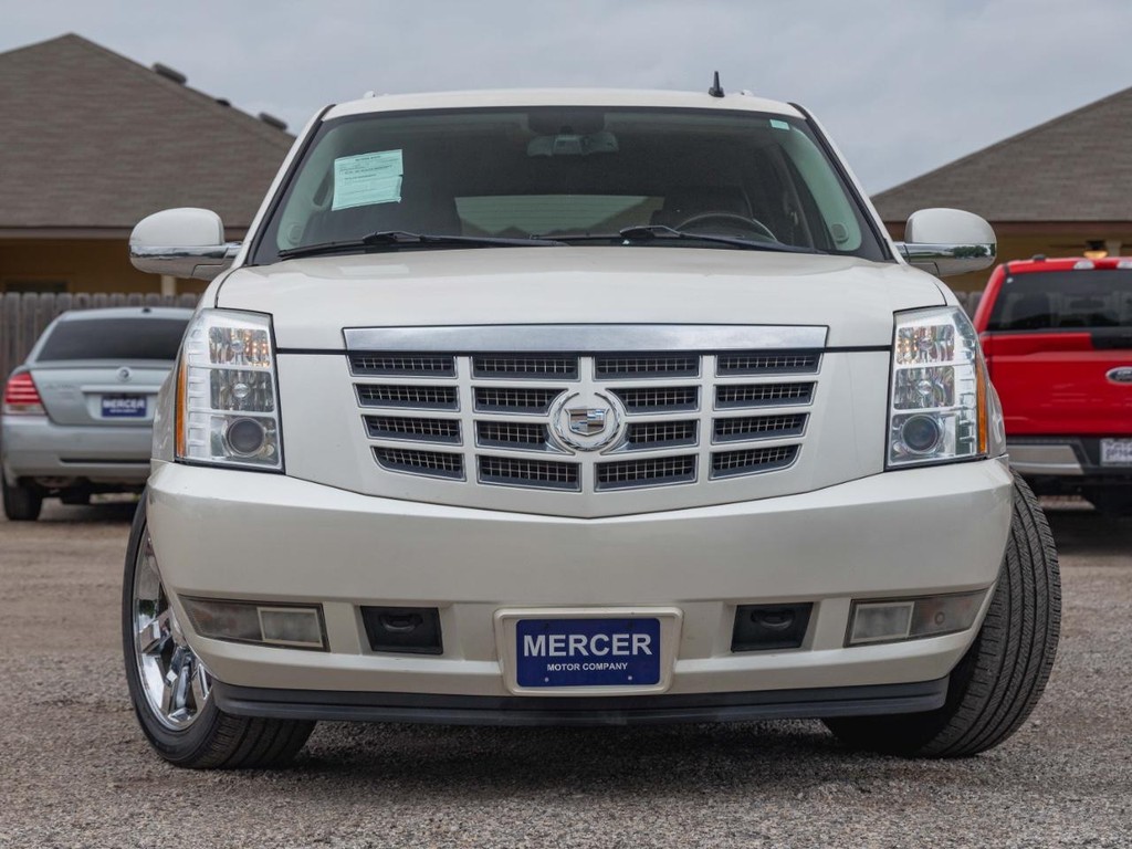 Cadillac Escalade Vehicle Full-screen Gallery Image 03