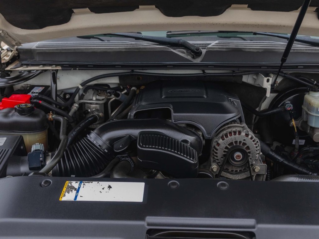 Cadillac Escalade Vehicle Full-screen Gallery Image 25