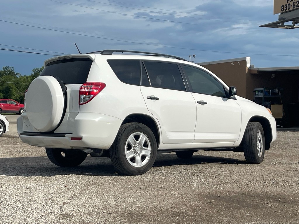 Toyota RAV4 Vehicle Full-screen Gallery Image 03