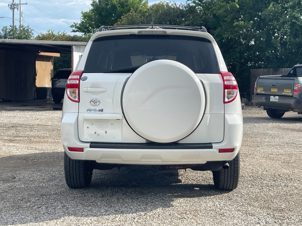 Toyota RAV4 Vehicle Full-screen Gallery Image 04