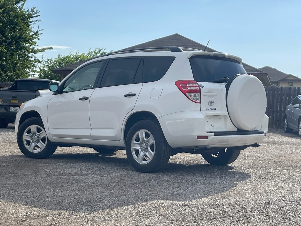 Toyota RAV4 Vehicle Full-screen Gallery Image 06