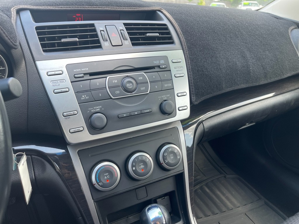 Mazda MAZDA6 Vehicle Full-screen Gallery Image 14