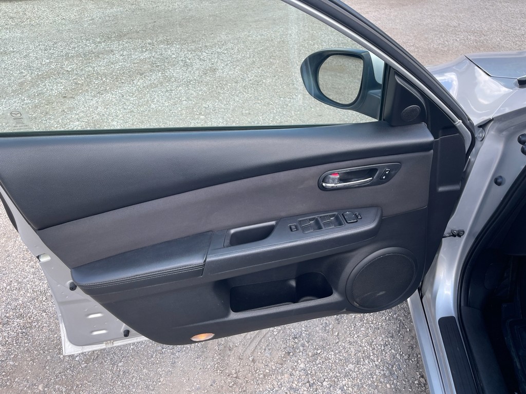 Mazda MAZDA6 Vehicle Full-screen Gallery Image 19