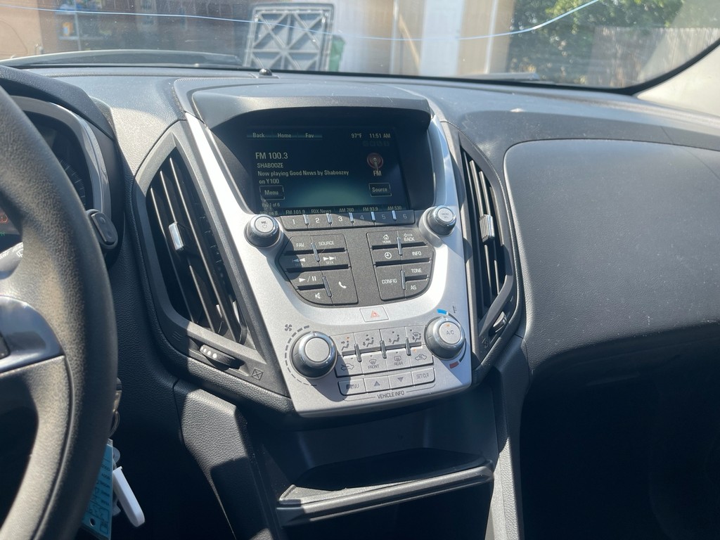 Chevrolet Equinox Vehicle Full-screen Gallery Image 14