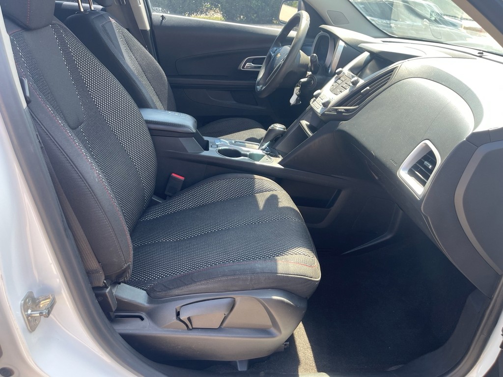 Chevrolet Equinox Vehicle Full-screen Gallery Image 16