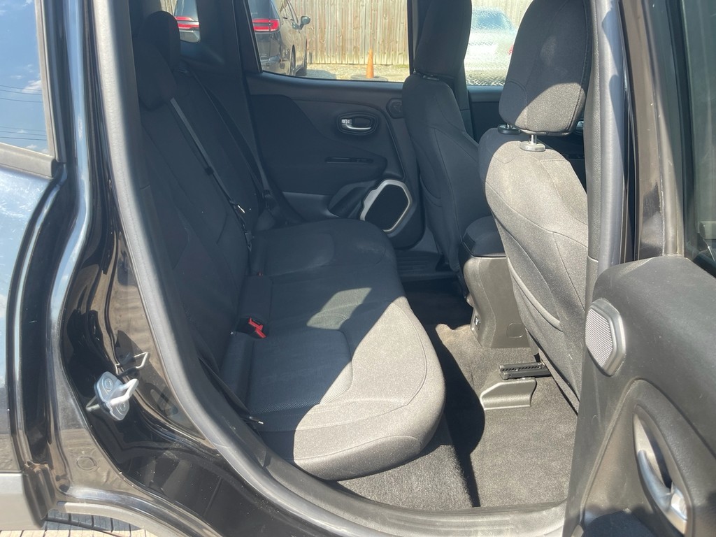 Jeep Renegade Vehicle Full-screen Gallery Image 11