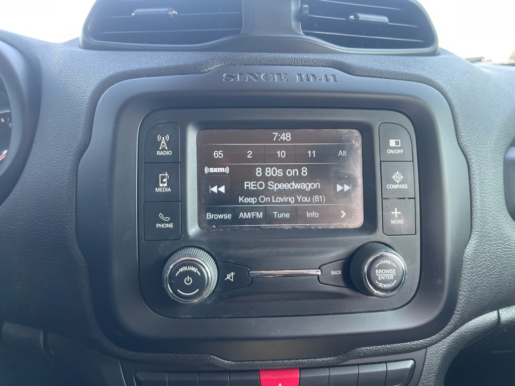 Jeep Renegade Vehicle Full-screen Gallery Image 14