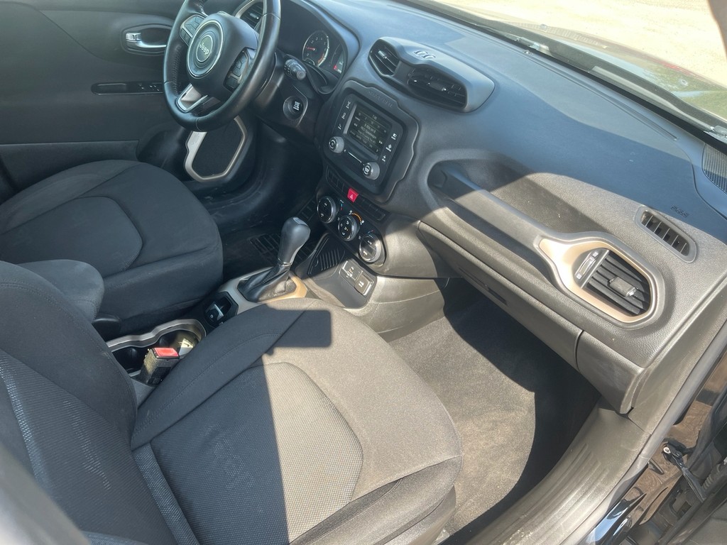 Jeep Renegade Vehicle Full-screen Gallery Image 15