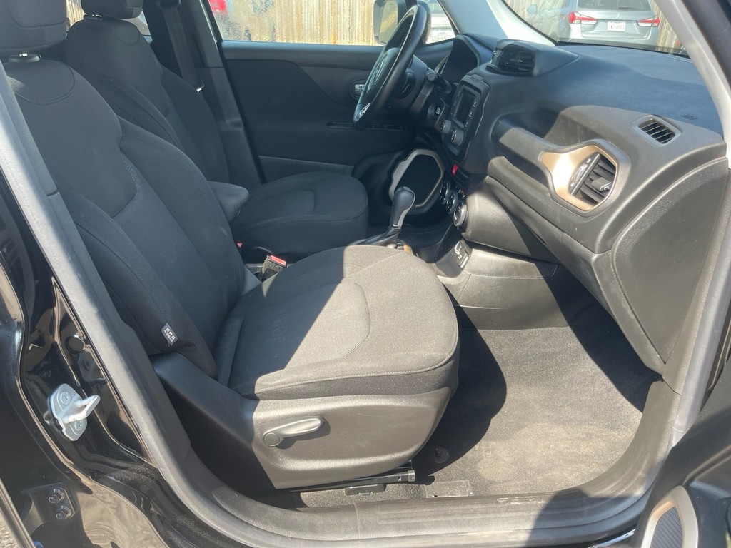 Jeep Renegade Vehicle Full-screen Gallery Image 16