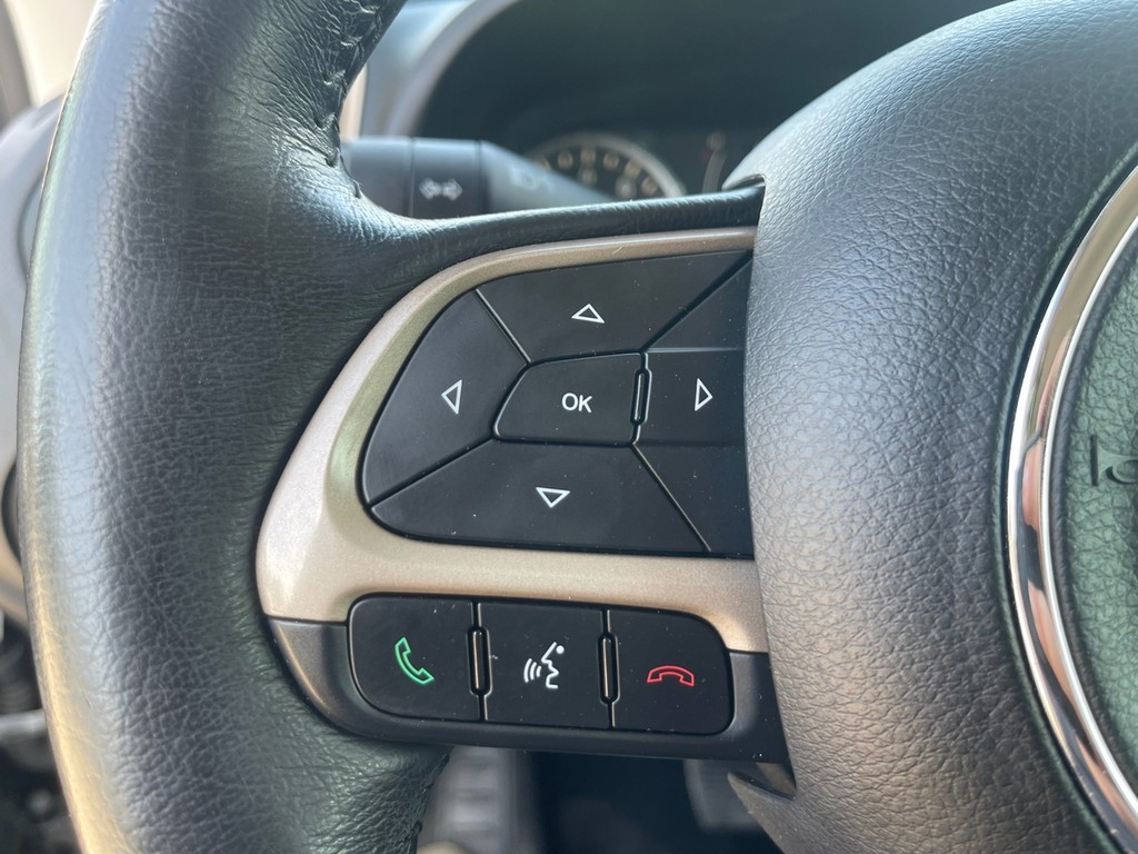 Jeep Renegade Vehicle Full-screen Gallery Image 19