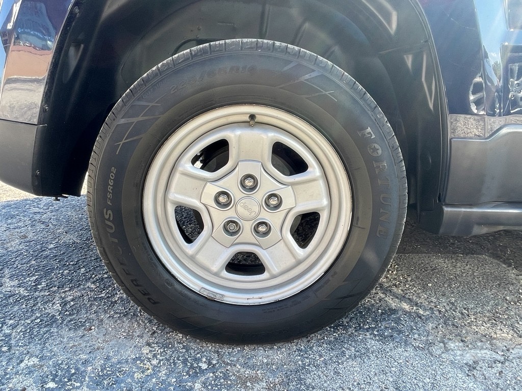 Jeep Patriot Vehicle Full-screen Gallery Image 7