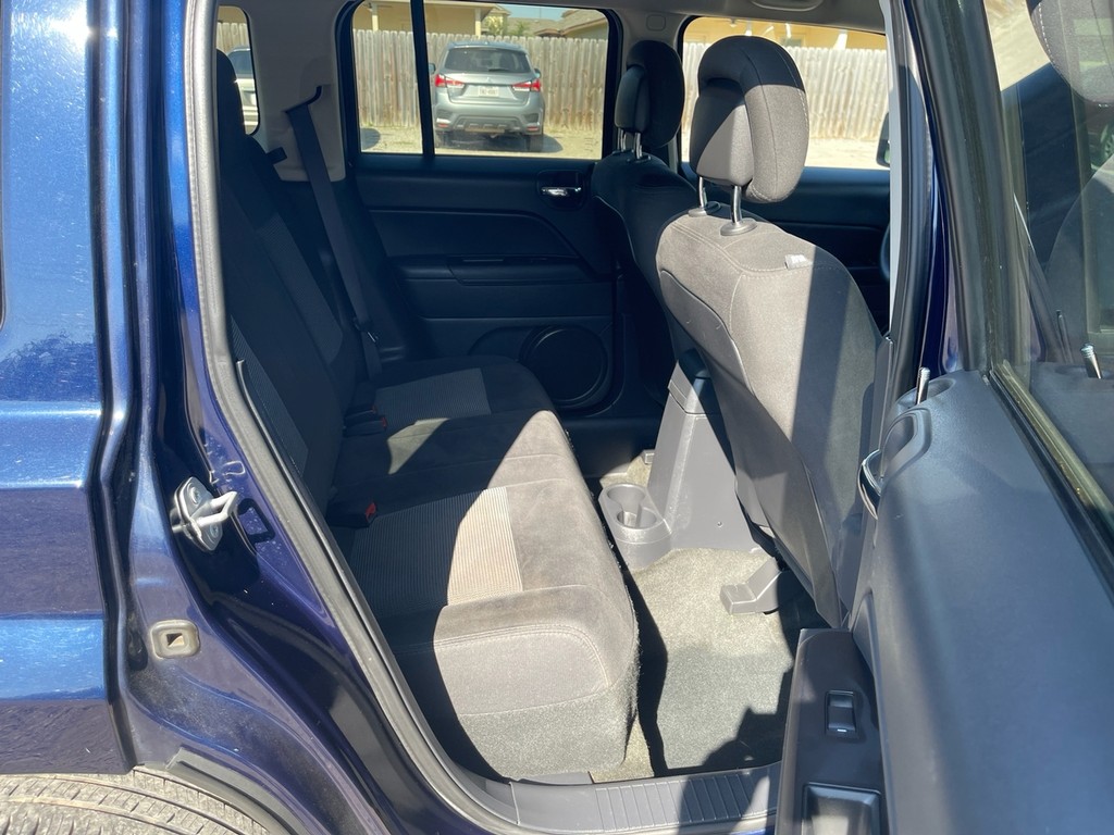 Jeep Patriot Vehicle Full-screen Gallery Image 11