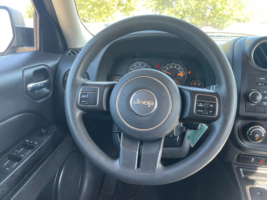 Jeep Patriot Vehicle Full-screen Gallery Image 13