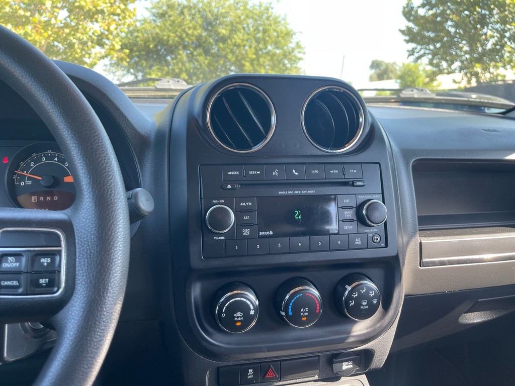 Jeep Patriot Vehicle Full-screen Gallery Image 14