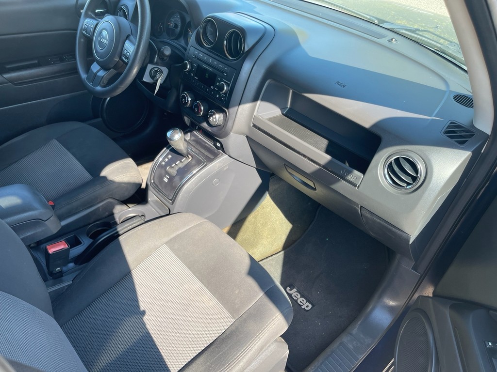 Jeep Patriot Vehicle Full-screen Gallery Image 15